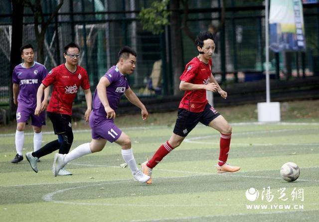 关于球员竞技水平提高，国内足球联赛激战连连的信息