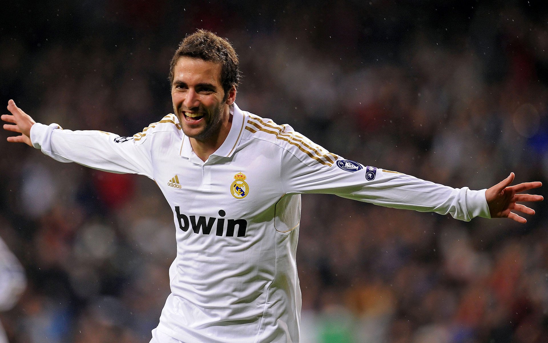 皇冠体育官网-哈兰德爆冷击败利物浦，关键助攻引爆全场！